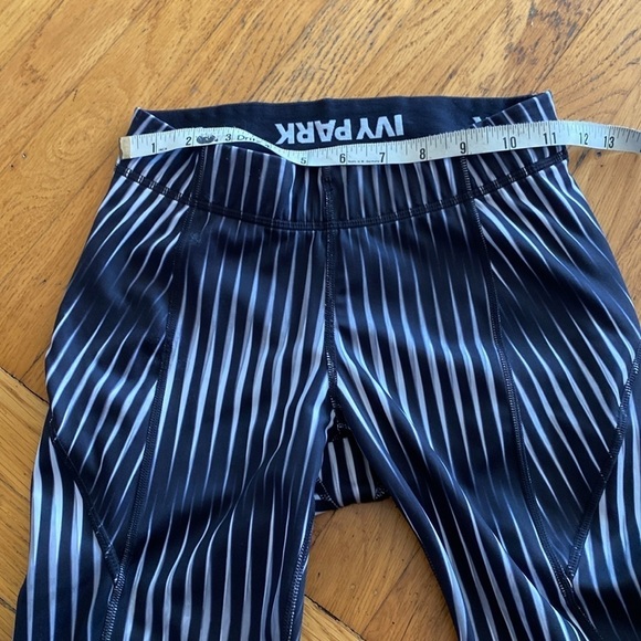 Ivy Park Kaleidostripe Printed Mid Rise Capri Leggings 3/4 size Small - Picture 12 of 13